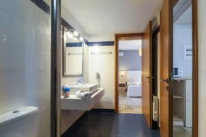 Superior Classic room bathroom